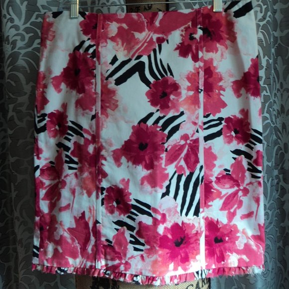 FUN AND TROPICAL LOOKING SKIRT - Picture 1 of 6